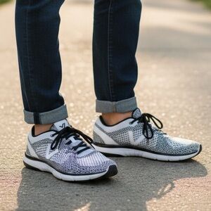 Vionic 8.5 Women’s Sierra Flat Sneakers Black and White Running Shoes